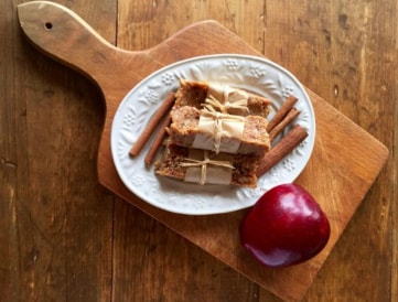 Easy healthy recipe for an apple cinnamon date bar (nut free)