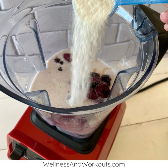 frozen fruit smoothie for weight loss with collagen powder