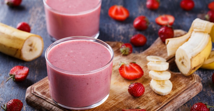 Strawberry Banana Smoothie Recipe, sweetened with honey. Click through to get this delicious, dairy free coconut milk smoothie recipe!
